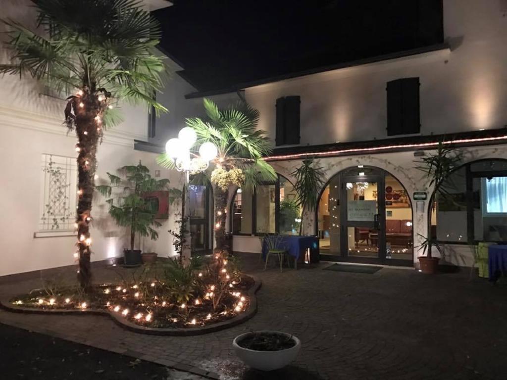 Hotel Ristorante La Grotta Castiglione Delle Stiviere Εξωτερικό φωτογραφία