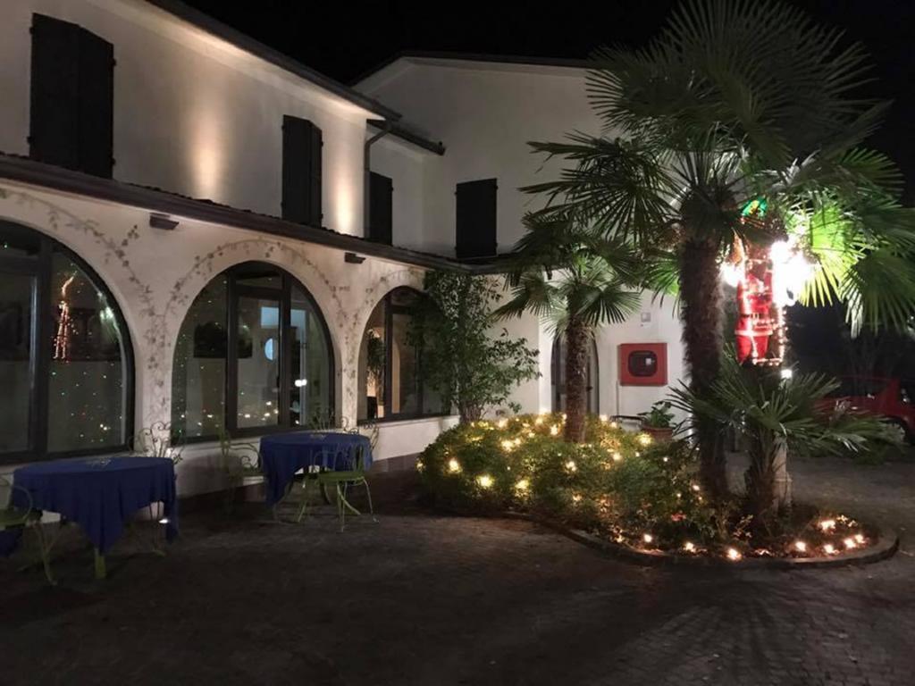 Hotel Ristorante La Grotta Castiglione Delle Stiviere Εξωτερικό φωτογραφία