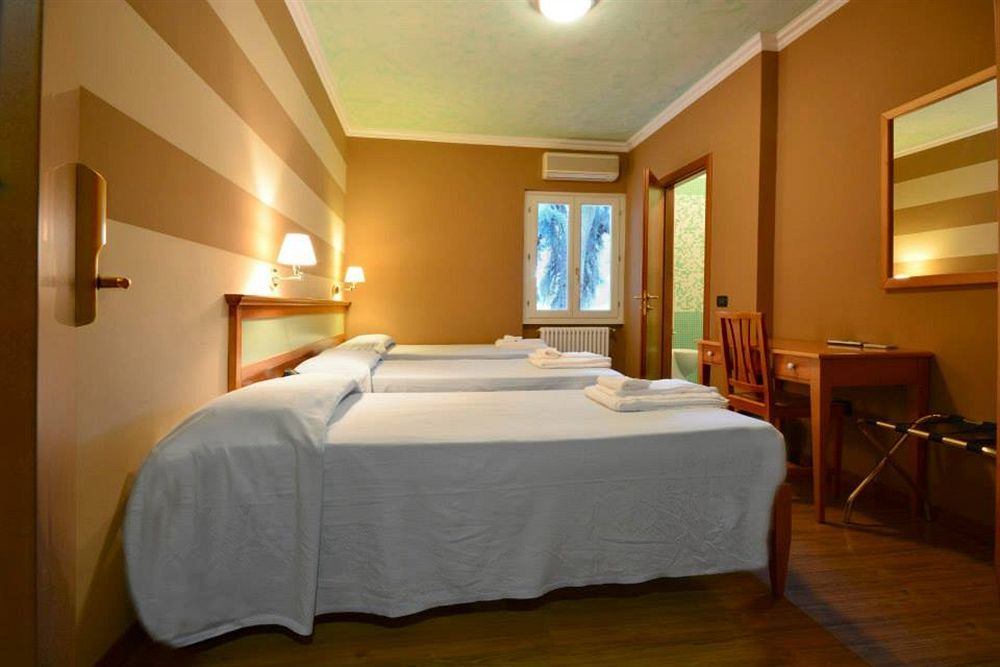 Hotel Ristorante La Grotta Castiglione Delle Stiviere Εξωτερικό φωτογραφία